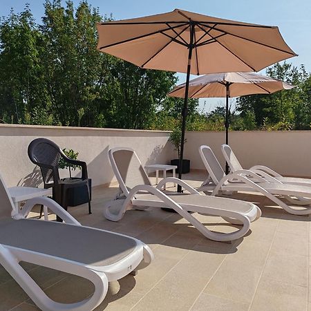 Apartments Oleander Lovrecica-Residence With Pool Екстериор снимка