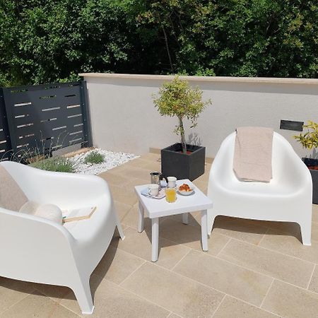 Apartments Oleander Lovrecica-Residence With Pool Екстериор снимка