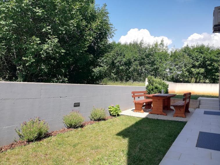 Apartments Oleander Lovrecica-Residence With Pool Екстериор снимка