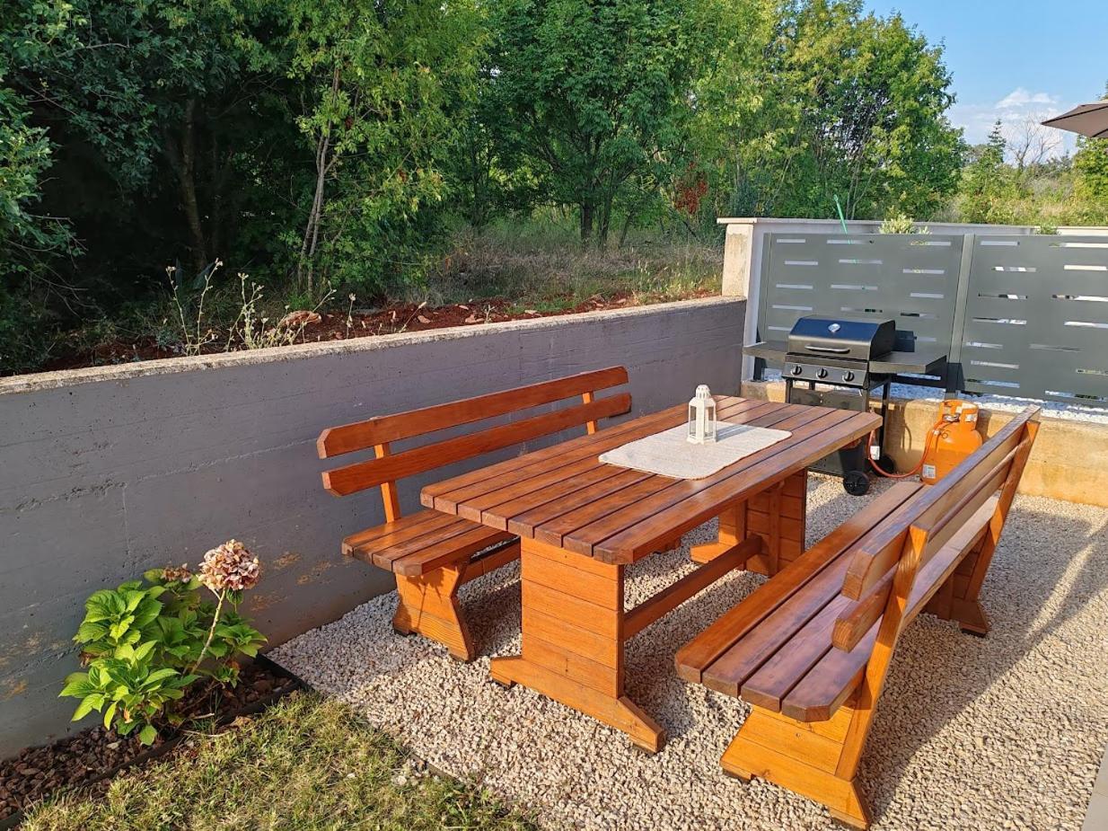 Apartments Oleander Lovrecica-Residence With Pool Екстериор снимка