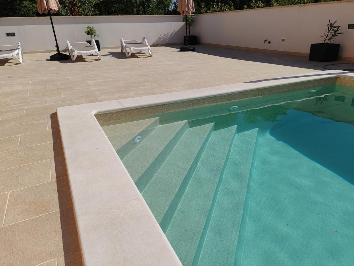 Apartments Oleander Lovrecica-Residence With Pool Екстериор снимка