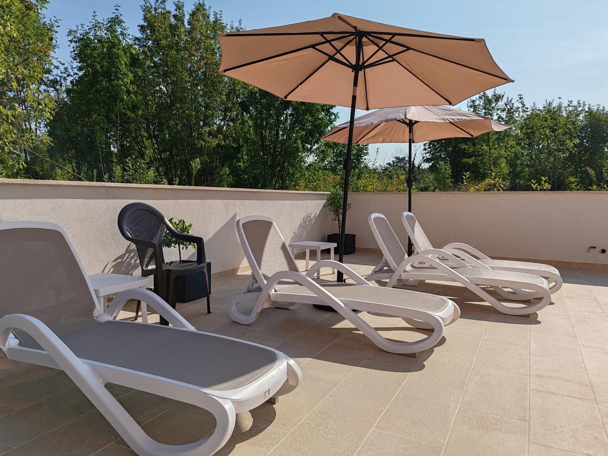 Apartments Oleander Lovrecica-Residence With Pool Екстериор снимка