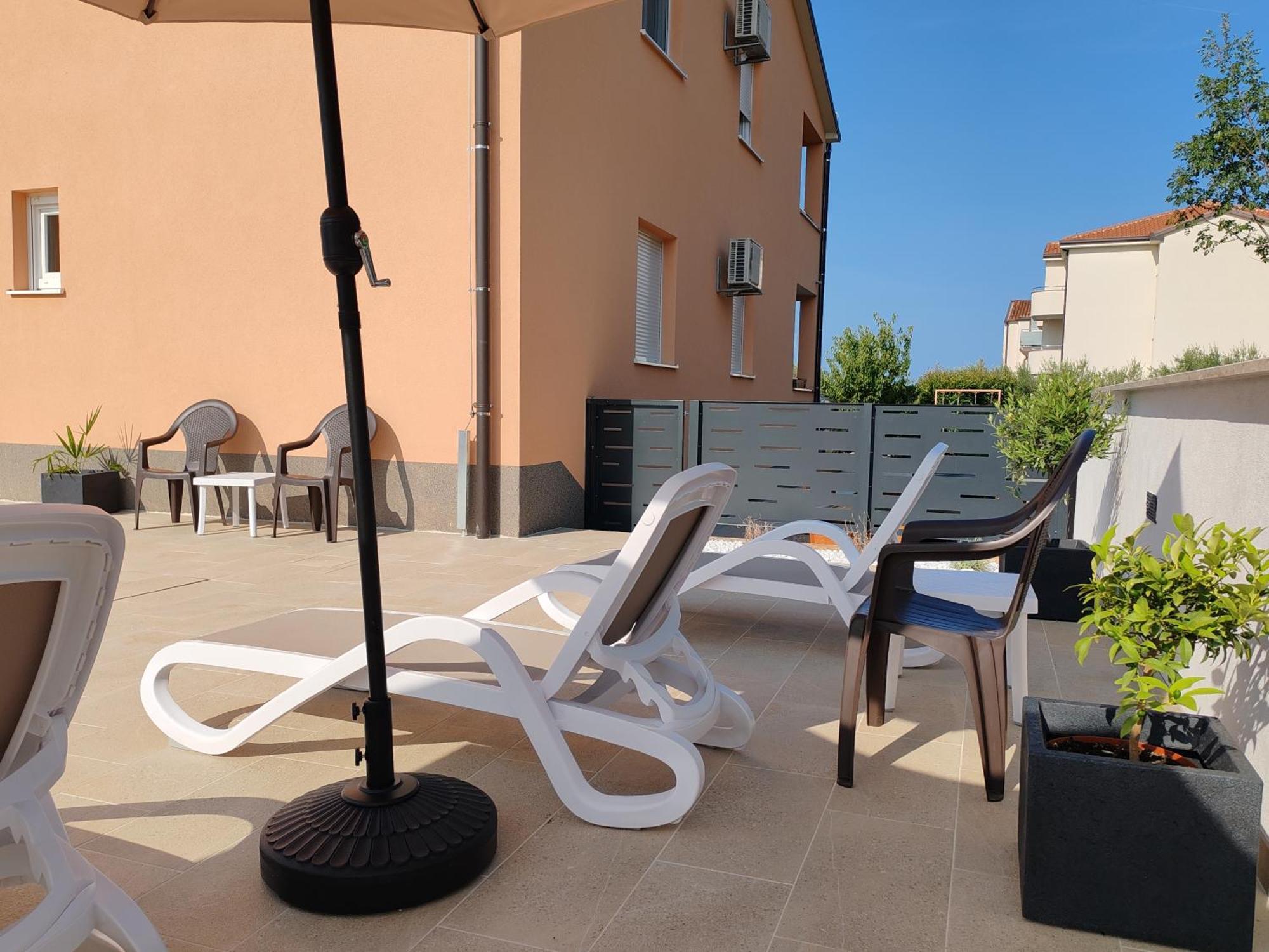 Apartments Oleander Lovrecica-Residence With Pool Екстериор снимка