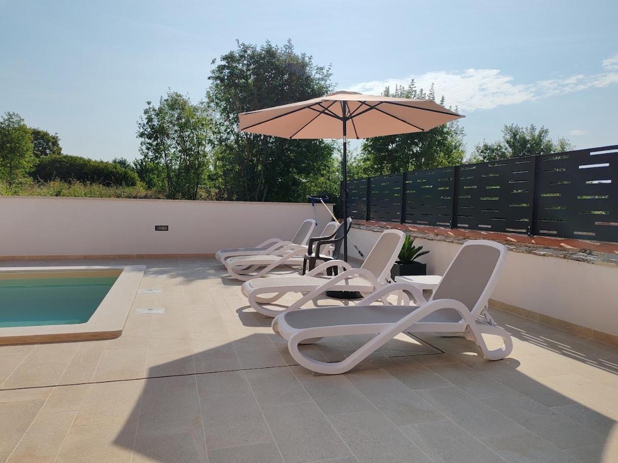 Apartments Oleander Lovrecica-Residence With Pool Екстериор снимка