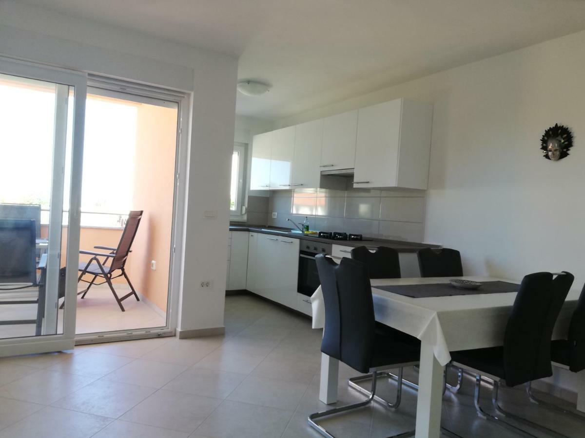 Apartments Oleander Lovrecica-Residence With Pool Екстериор снимка