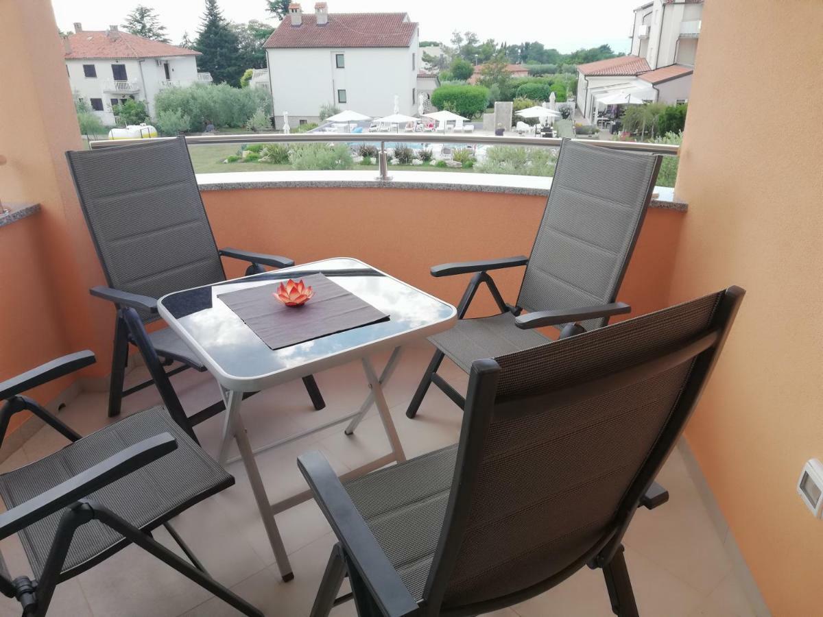 Apartments Oleander Lovrecica-Residence With Pool Екстериор снимка